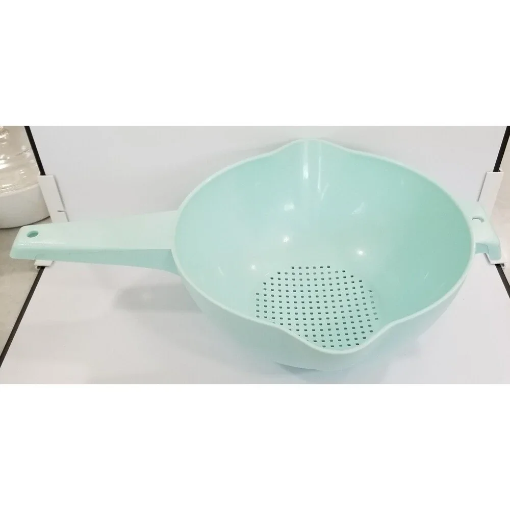 Tupperware 1523 Mint/Aqua Greenish blue 2 Qt Colander Strainer w/ Handle & Spout
